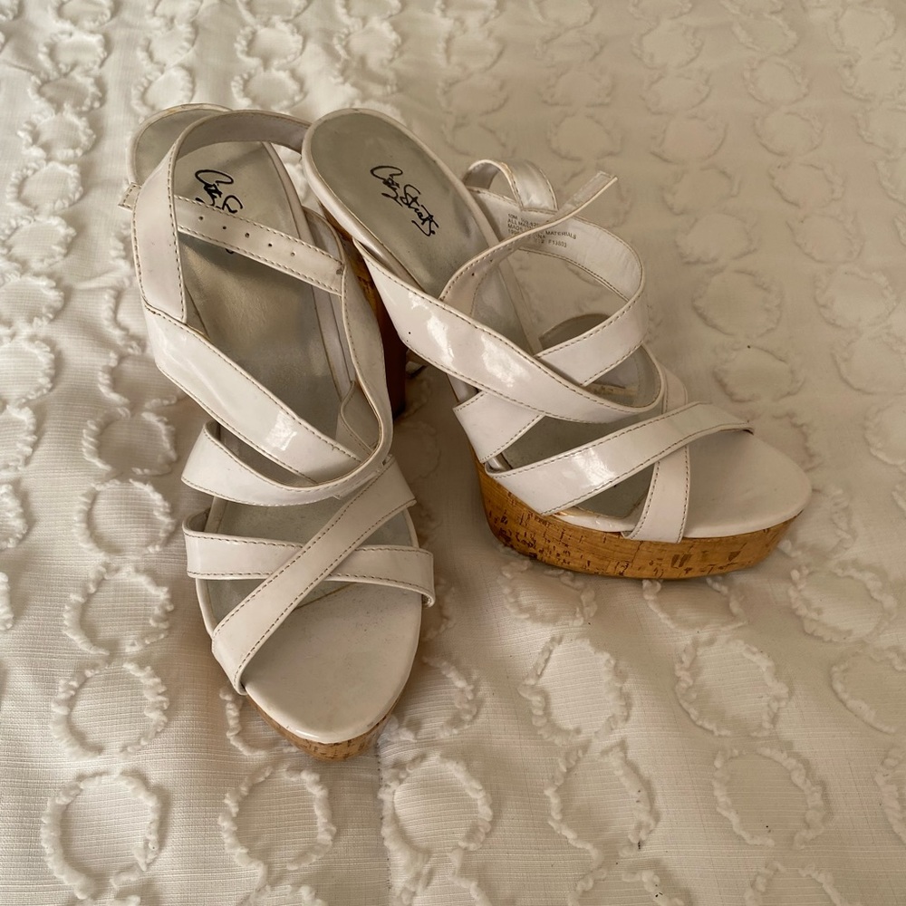 Women’s strappy heel with platform